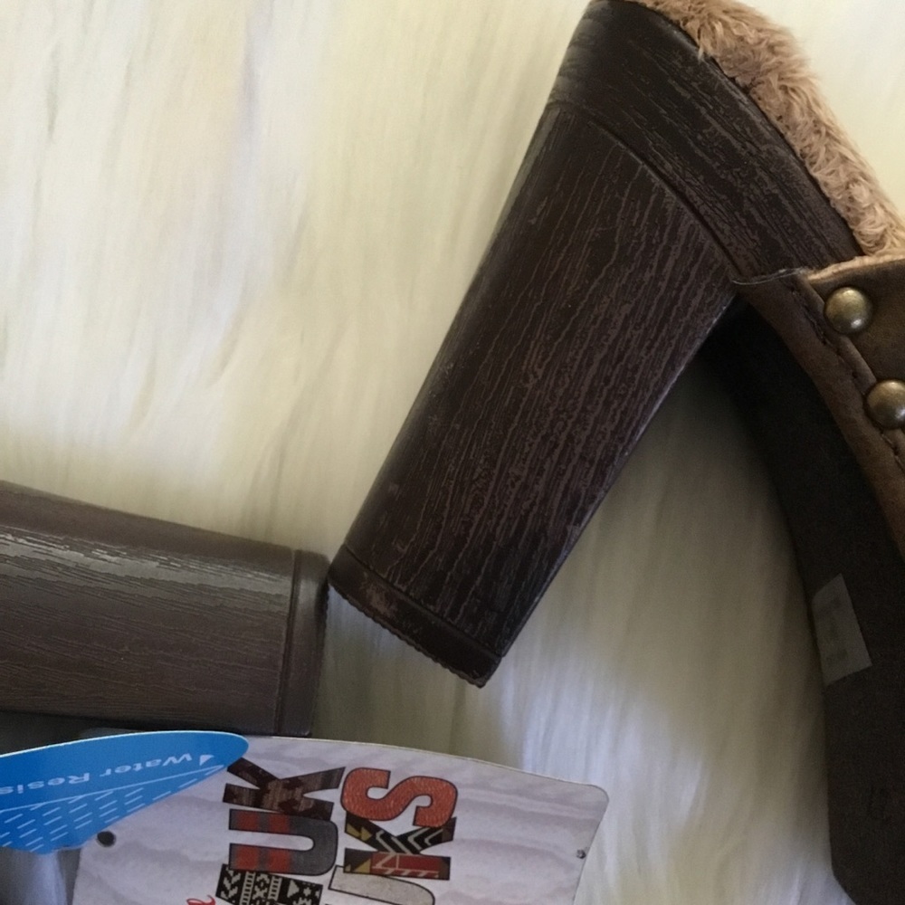 Muk Luks Kameryn Heeled Clogs - Picture 5 of 8